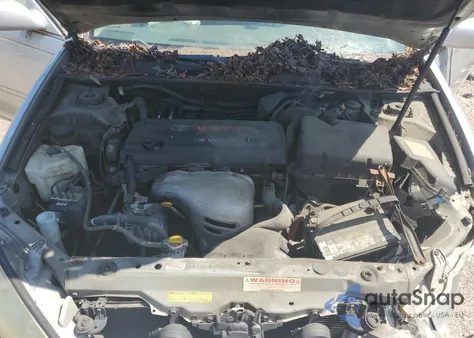 2005 Toyota Camry Le z USA, uszkodzony, nr VIN 4T1BE32K35U015355